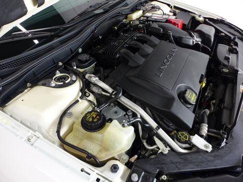 Used 2011 Lincoln MKZ FWD image 69