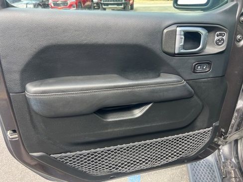 Used 2018 Jeep Wrangler Unlimited Sahara image 15