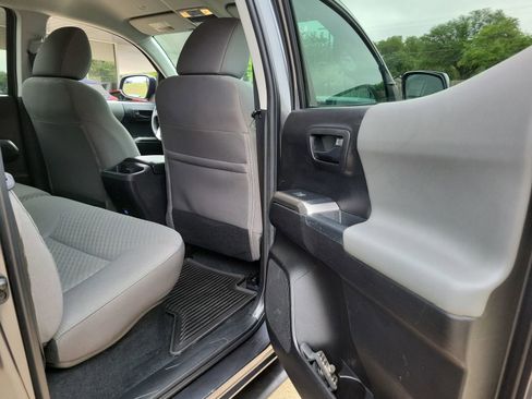 Used 2022 Toyota Tacoma SR5 RWD image 25