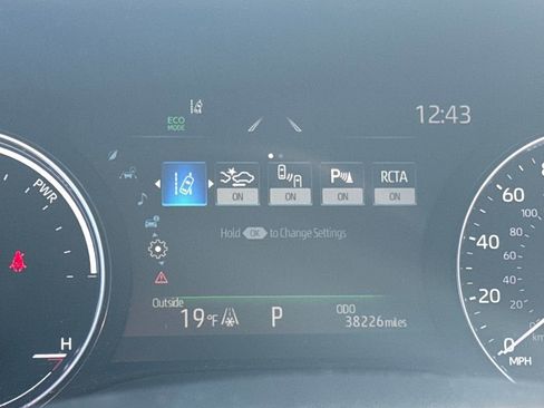 Used 2023 Toyota Sienna Limited image 23