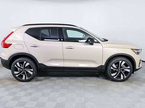 Used 2026 Volvo XC40 B4 Plus w/ Protection Package Premier FWD image 28