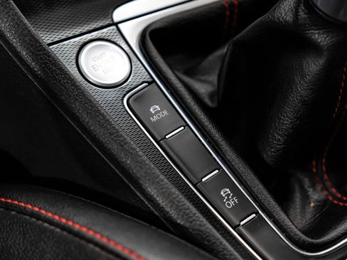 Used 2017 Volkswagen GTI SE FWD image 33