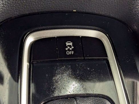 Used 2020 Toyota Corolla LE image 24