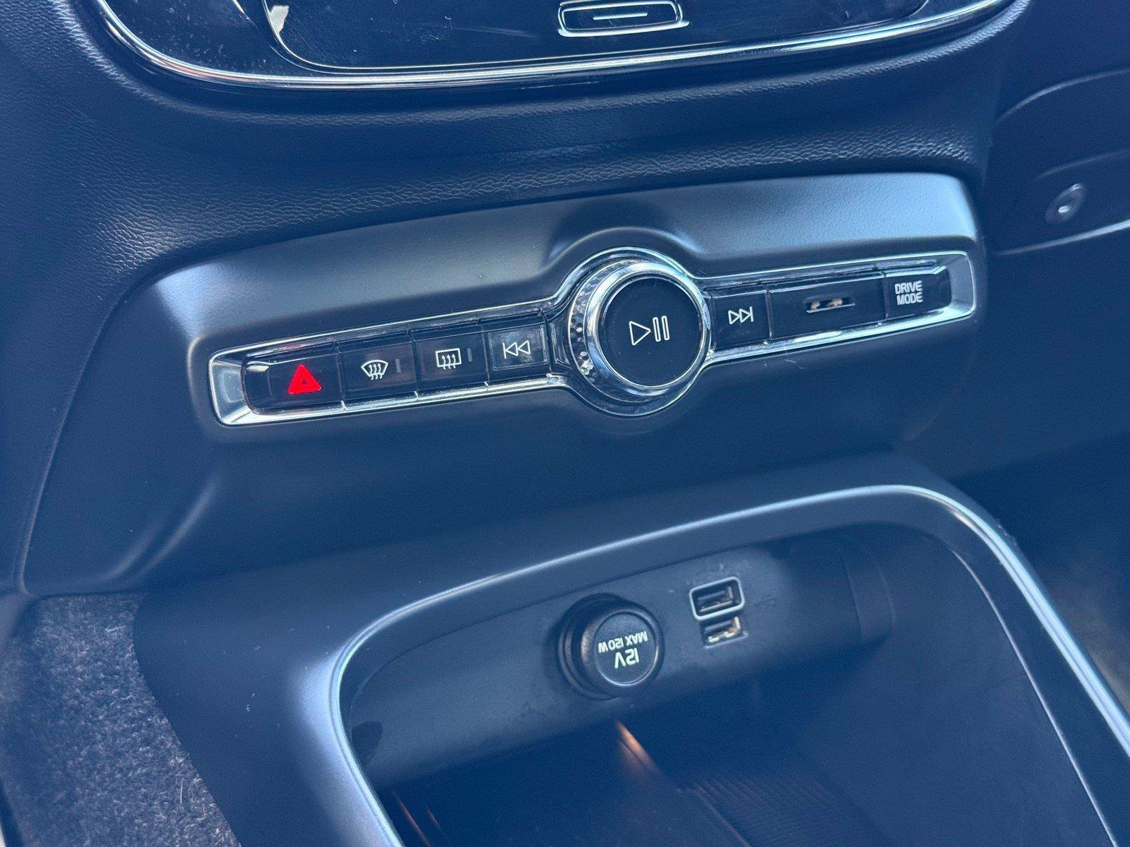 Used 2019 Volvo XC40 T5 R-Design AWD/4WD image 42