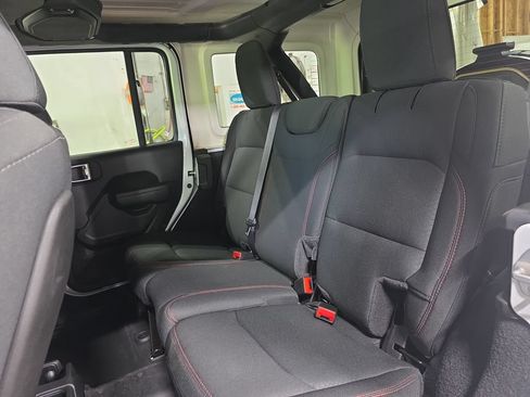 Used 2022 Jeep Wrangler Unlimited Rubicon w/ Xtreme Recon 35" Tire Package AWD/4WD image 13