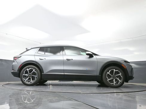 New 2026 Chevrolet Equinox EV LT image 41