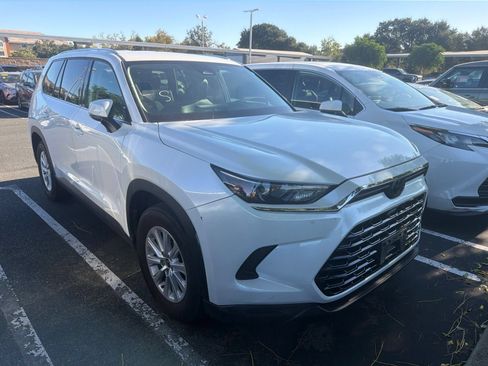 Used 2025 Toyota Grand Highlander AWD image 2