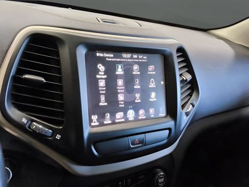 Used 2016 Jeep Cherokee Latitude w/ Cold Weather Group AWD/4WD image 21