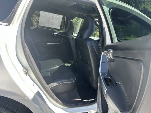 Used 2017 Volvo XC60 T6 R-Design w/ Climate Package AWD/4WD image 20