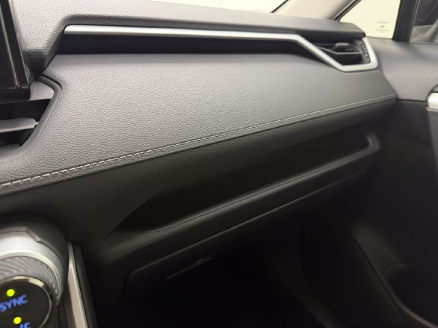 Used 2022 Toyota RAV4 XLE w/ Convenience Package FWD image 22