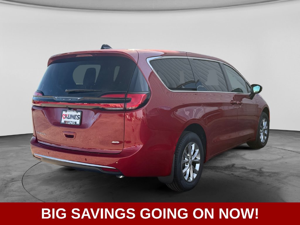 New 2027 Chrysler Pacifica Select AWD/4WD image 8