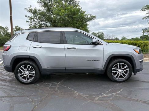 Used 2018 Jeep Compass Latitude w/ Popular Equipment Group FWD image 9