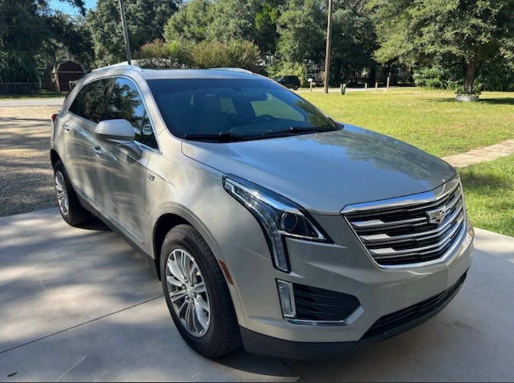 Used 2017 Cadillac XT5 Luxury FWD image 3