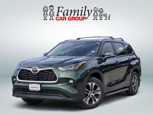 Certified 2025 Toyota Highlander XLE FWD image 1