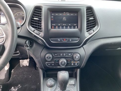 Certified 2021 Jeep Cherokee Latitude w/ Safety Group image 28