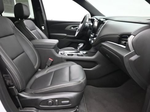 Used 2023 Chevrolet Traverse LT w/ LT Premium Package AWD/4WD image 9