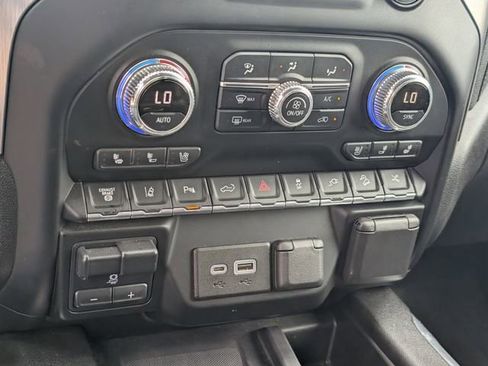 Used 2021 GMC Sierra 2500 Denali w/ Denali Ultimate Package AWD/4WD image 16
