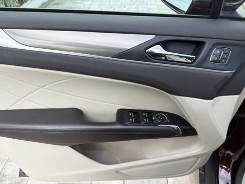 Used 2019 Lincoln MKC Premiere image 9