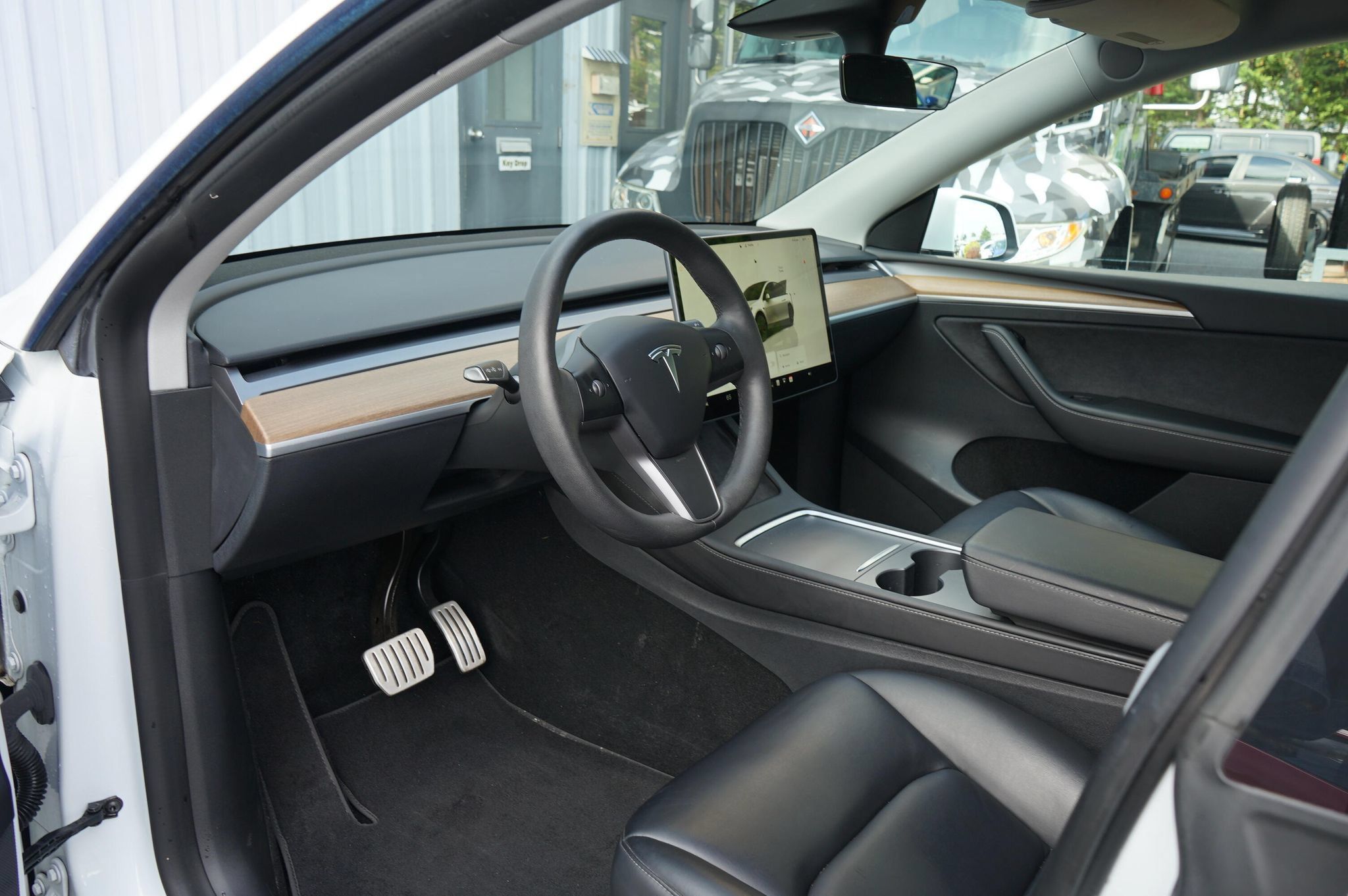 Used 2022 Tesla Model Y Performance AWD/4WD image 12