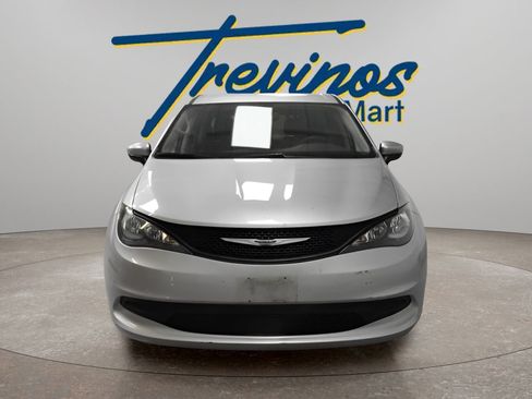Used 2023 Chrysler Voyager LX FWD image 4