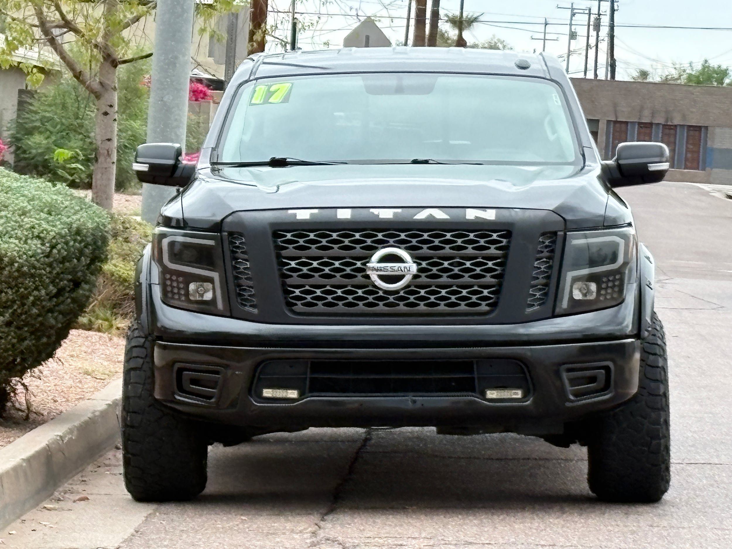 Used 2017 Nissan Titan SV RWD image 2