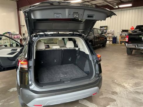 Used 2023 Nissan Rogue SV w/ SV Premium B Package AWD/4WD image 13