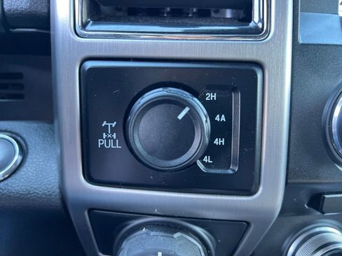 Used 2017 Ford F150 Platinum w/ Equipment Group 701A Luxury image 32