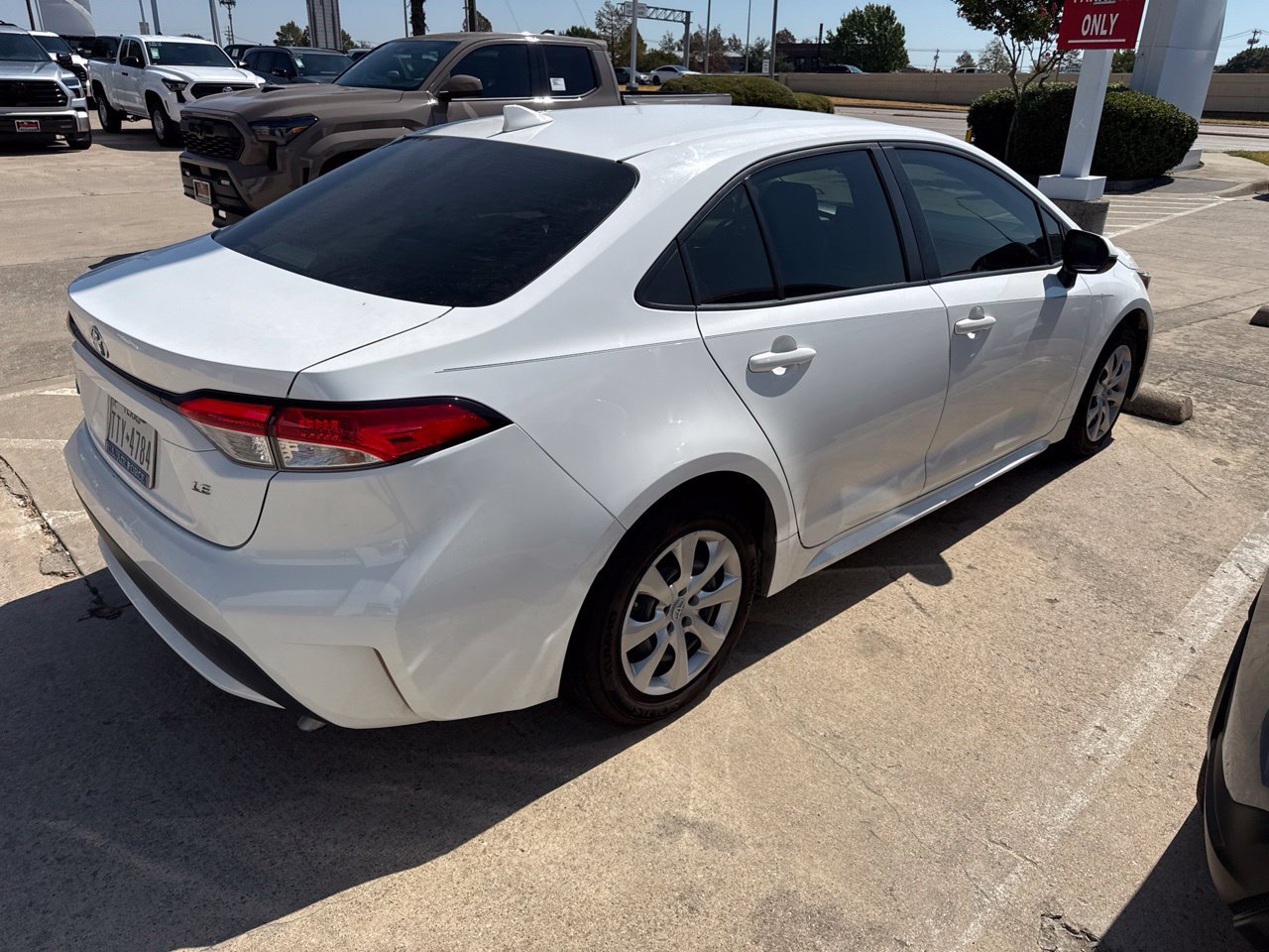 Used 2021 Toyota Corolla LE FWD image 4