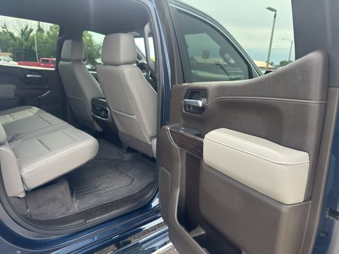 Used 2021 GMC Sierra 1500 SLT w/ SLT Convenience Package AWD/4WD image 17