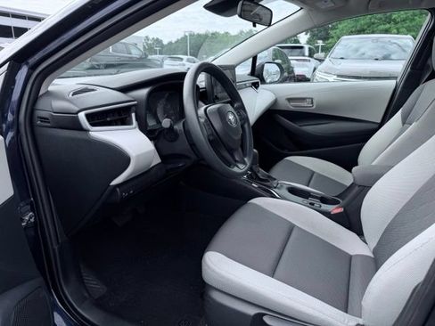 Used 2025 Toyota Corolla LE FWD image 17