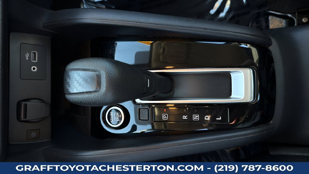 Used 2024 Nissan Versa SV FWD image 17