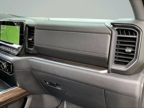 Used 2024 Chevrolet Silverado 1500 LT Trail Boss w/ LT Trail Boss Premium Package AWD/4WD image 27