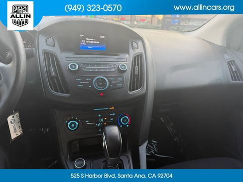 Used 2017 Ford Focus SE FWD image 12