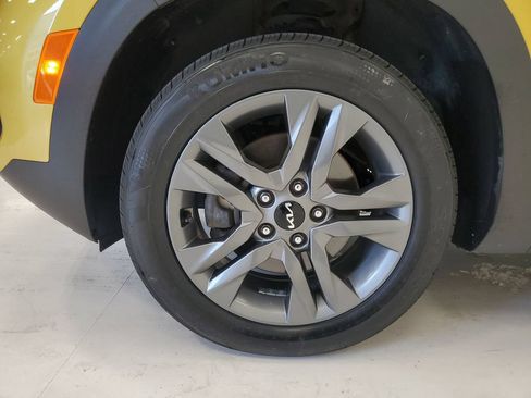 Certified 2023 Kia Seltos S w/ Navigation Package AWD/4WD image 8