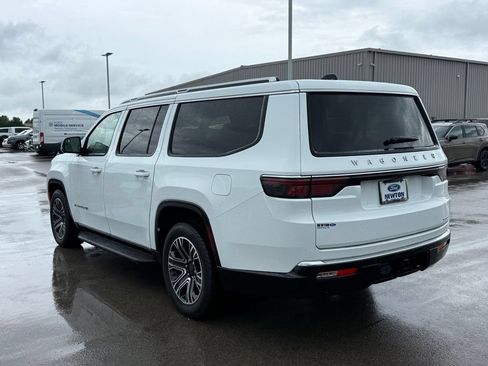 Used 2024 Jeep Wagoneer L Series II w/ Flexible Seating Group AWD/4WD image 38