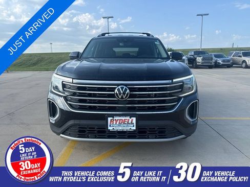 Used 2024 Volkswagen Atlas SE AWD/4WD image 2