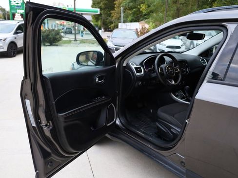 Used 2018 Jeep Compass Sport image 9