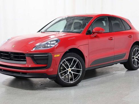 Certified 2025 Porsche Macan image 1