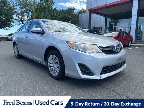 Used 2012 Toyota Camry LE FWD image 1