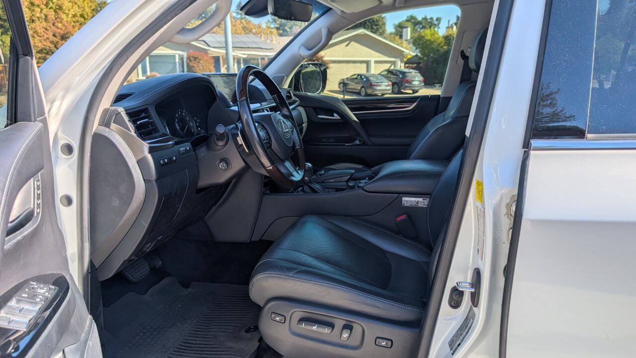Used 2018 Lexus LX 570 4WD image 16