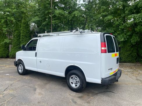 Used 2015 Chevrolet Express 2500 RWD image 3