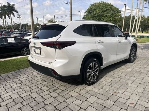 Used 2024 Toyota Highlander XLE FWD image 38