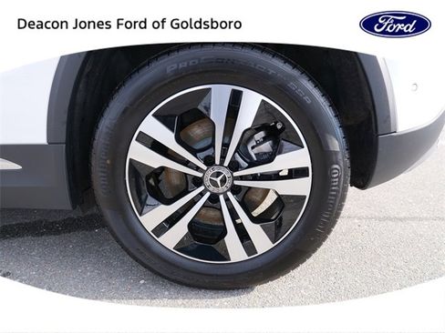 Used 2025 Mercedes-Benz GLA 250 image 12