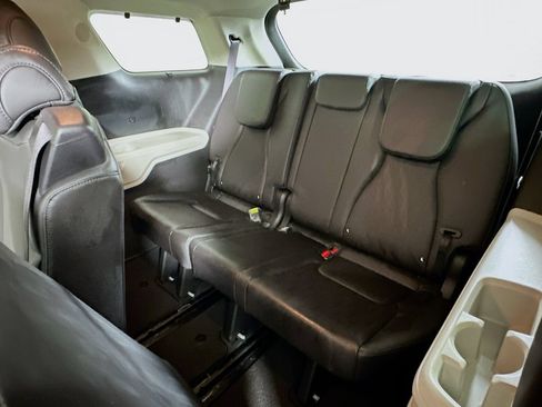 Used 2024 Kia Carnival EX FWD image 28