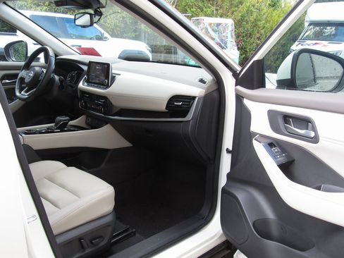 Used 2023 Nissan Rogue SL image 17