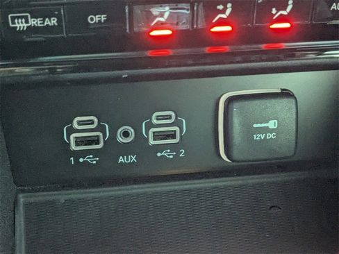 Used 2022 Jeep Grand Cherokee Overland w/ Luxury Tech Group IV image 25