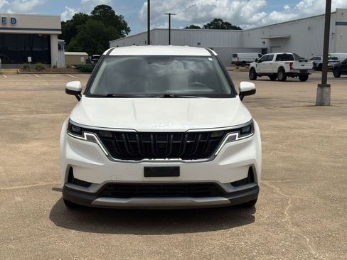 Used 2023 Kia Carnival LX FWD image 6