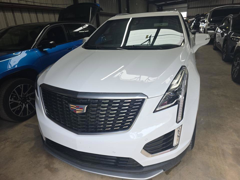 Used 2020 Cadillac XT5 Premium Luxury FWD image 1