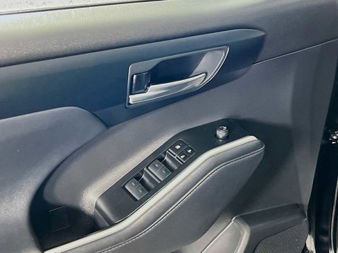 Used 2023 Toyota Highlander XLE image 17