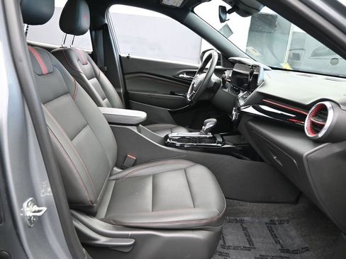 Used 2024 Chevrolet Trax RS w/ Sunroof Package image 46